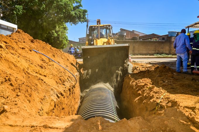 Acelera Conquista: Prefeitura avança com obra de macrodrenagem no Bateias 2