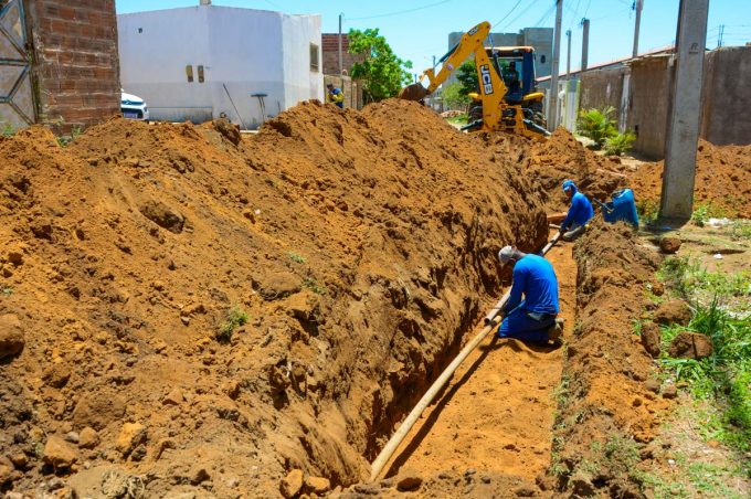 Acelera Conquista: obra de pavimentação de 37 ruas do Panorama está em fase de rebaixamento das redes de água e esgoto