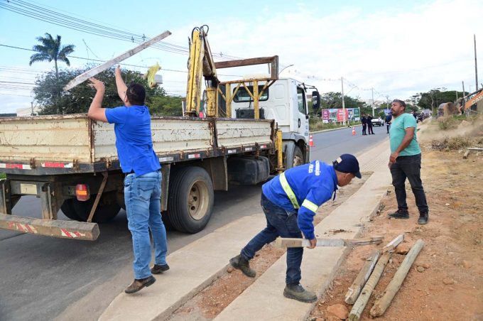 Comissão monta força-tarefa para retirada de tapumes e cercas em terrenos ocupados na Avenida Presidente Vargas
