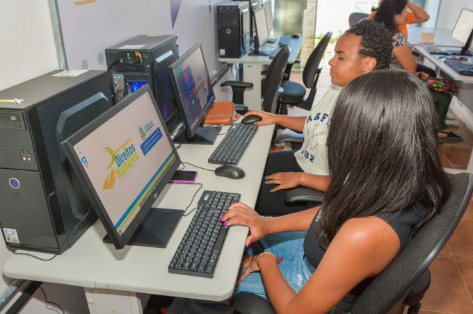 Oficina de Informática oferecida pela Prefeitura ajuda a formar jovens para o mercado de trabalho