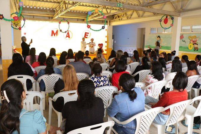 Mães de alunos de creche municipal aprendem como reaproveitar alimentos