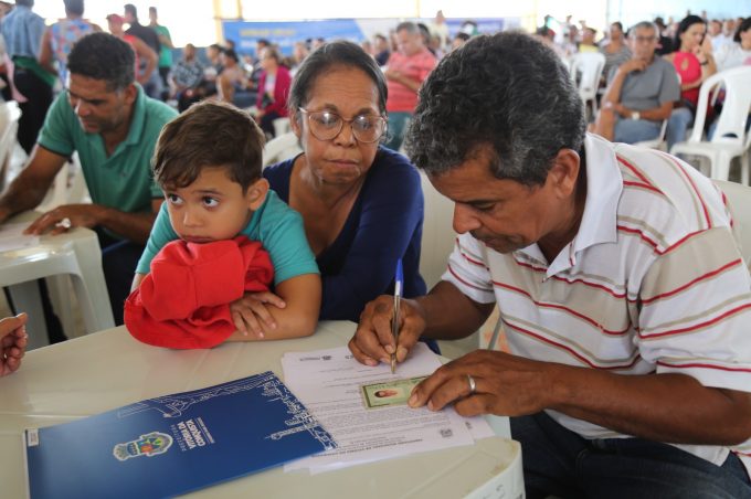 População agradece Prefeitura por mais 524 escrituras entregues no Vila América