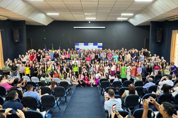 Sonho alcançado: 221 profissionais da educação são empossados pela Prefeitura