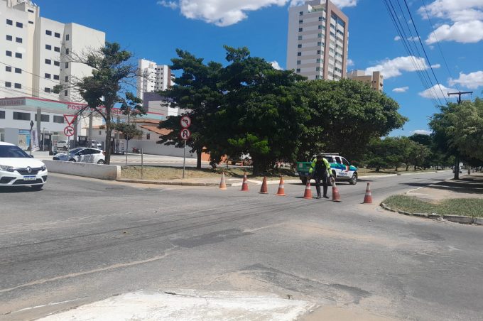 Semob monitora trânsito na Avenida Olívia Flores após intervenções realizadas pela Coelba