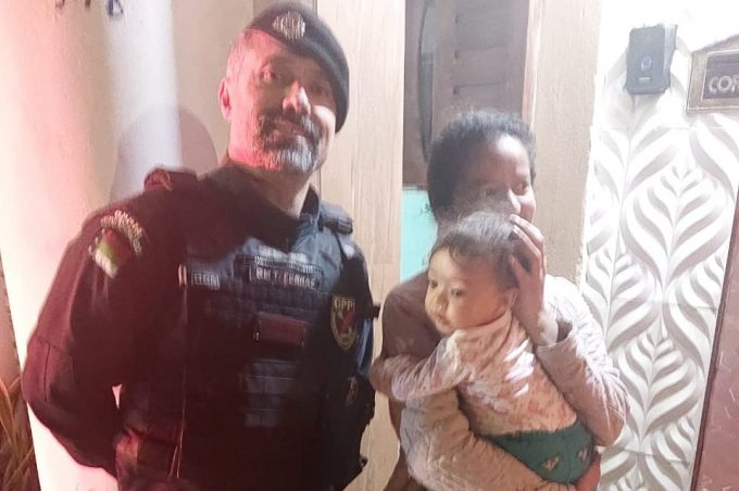 Guarda Municipal realiza manobra de desengasgo e salva vida de bebê