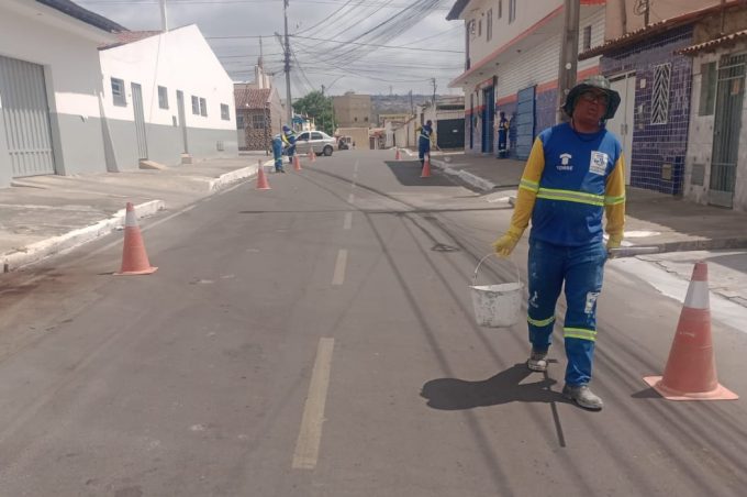 Prefeitura realiza mutirão de limpeza em vários bairros e localidades da cidade