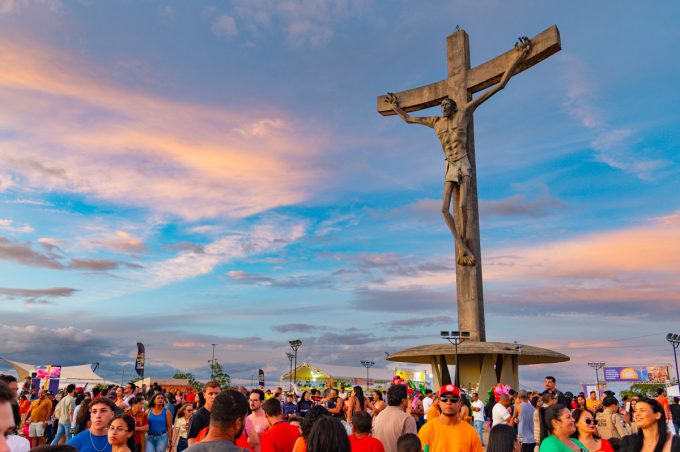 PM no Pôr do Sol: retorno do evento reúne grande público no Cristo de Mário Cravo