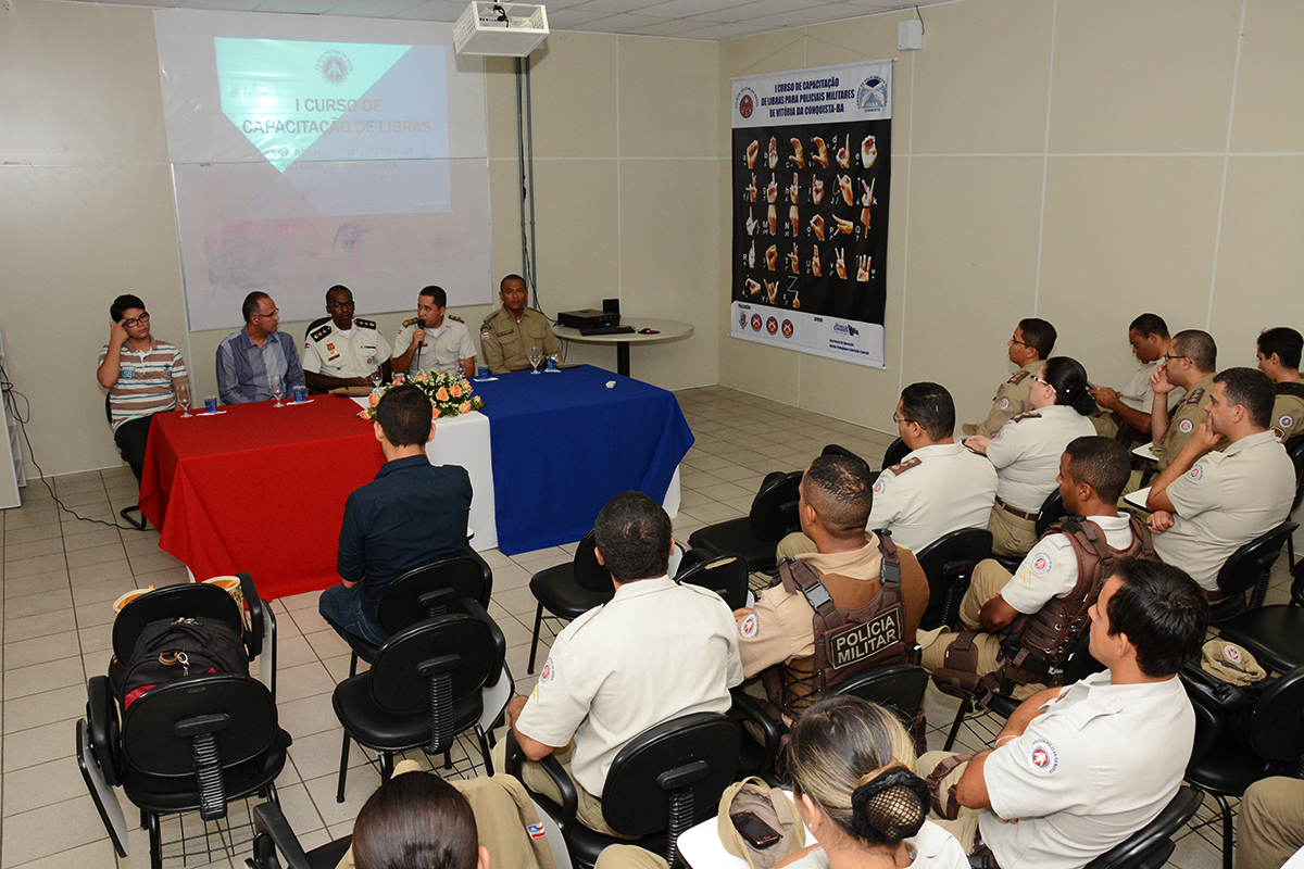 Prefeitura e PM realizam 1ª Capacitação de Língua Brasileira de Sinais para policiais militares