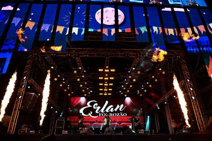 Pratas da casa: Amantes do Forró e Erlan Forrozão exaltam a cultura raiz e a segurança no Arraiá da Conquista