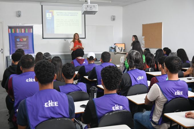 Semana de Governo Aberto promove diálogo sobre transparência e participação cidadã com jovens aprendizes