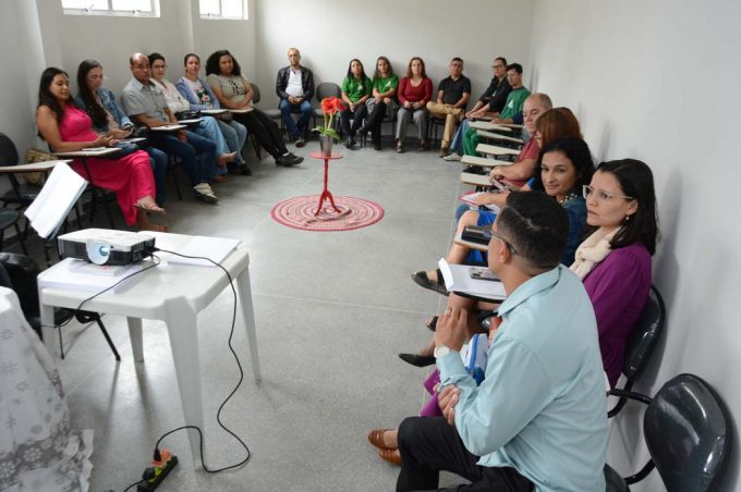 Nast compartilha experiências em saúde do trabalhador com profissionais da Uesb