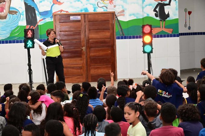 Simtrans realiza ação educativa com alunos da Escola Municipal Antônia Cavalcanti