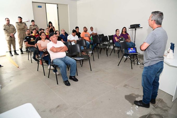 Vigilância Sanitária de Vitória da Conquista capacita expositores de alimentos para o evento “PM no Pôr do Sol”