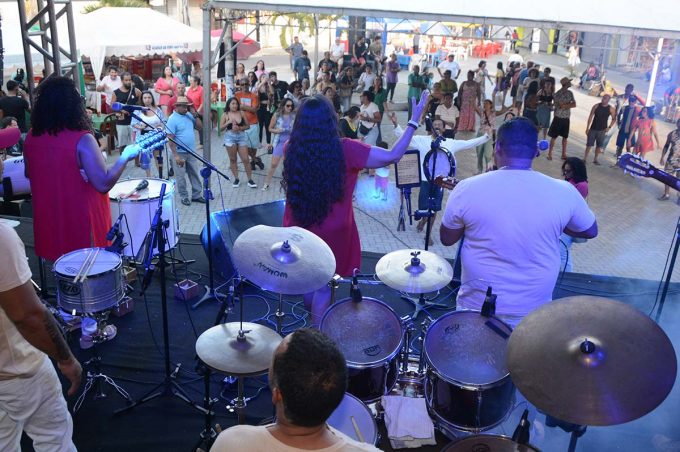 Natal Conquista de Luz teve variedade de ritmos com bandas e artistas locais