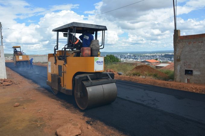 Prefeitura realiza obras de asfaltamento em diversos pontos da cidade