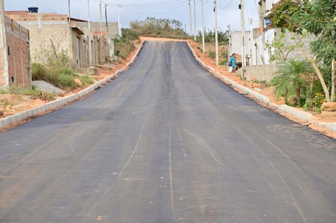 Município realiza obras estruturantes em loteamentos da cidade. Empresa foi contratada por meio de concorrência pública
