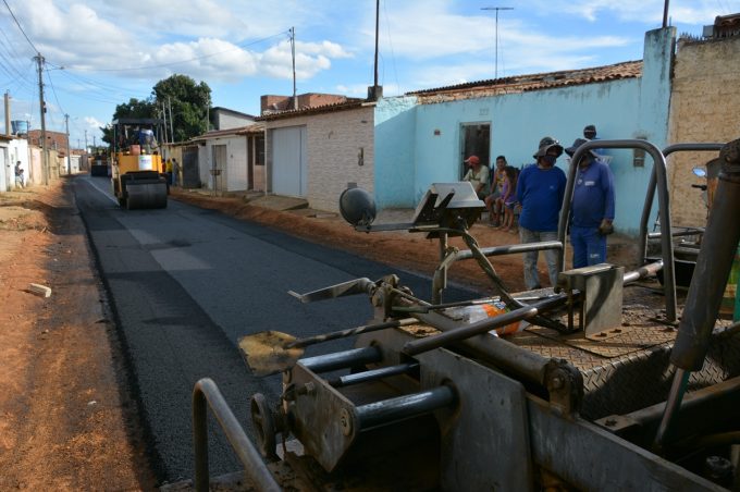 Moradores do Renato Magalhães comemoram pavimentação e macro drenagem