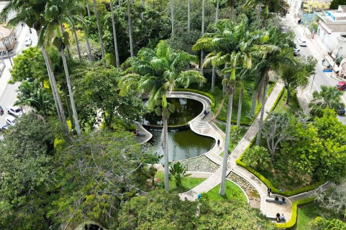No ‘coração da cidade’, praça Tancredo Neves se destaca pelo contraste entre a natureza e o cenário urbano