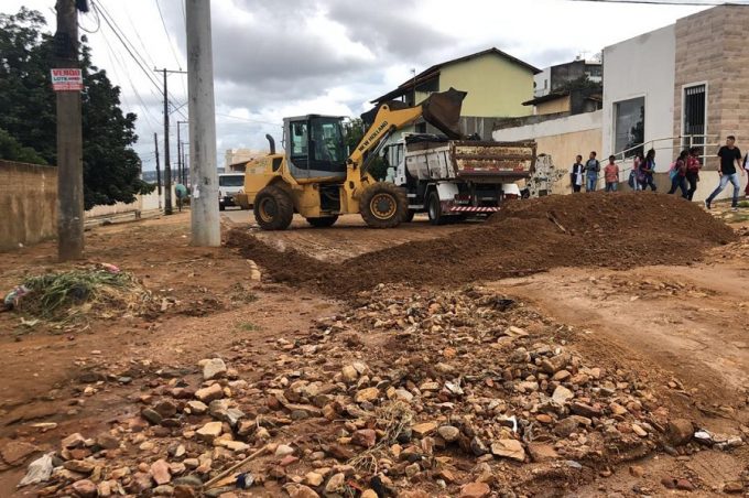 Após fortes chuvas, Prefeitura atua na limpeza de canais e vias da cidade