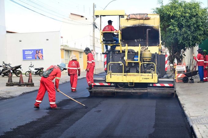 Prefeitura conclui recapeamento da Avenida Crescêncio Lacerda e amplia recuperação de importantes vias da cidade
