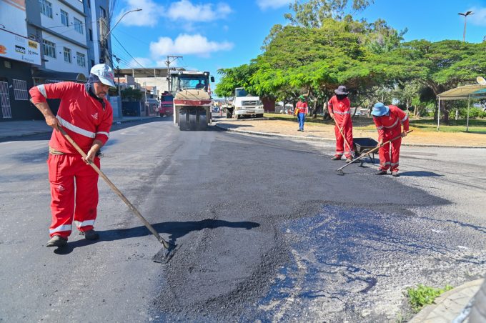 Recapeamento asfáltico é realizado em vias do Alto Maron. Trabalhos devem ser conclúidos até o final da semana