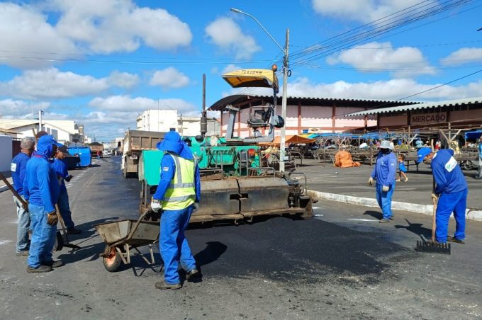 Prefeitura inicia obra de recapeamento asfáltico em ruas do entorno da feirinha do Bairro Brasil