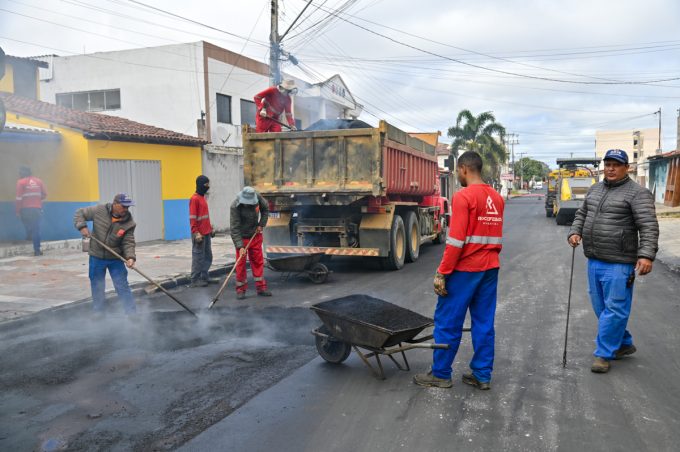 Prefeitura conclui recapeamento asfáltico na Avenida Guanambi para melhorar tráfego na Zona Oeste