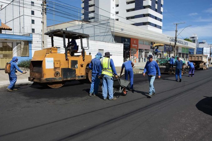 Acelera Conquista: Prefeitura intensifica obra de recapeamento na Jorge Teixeira