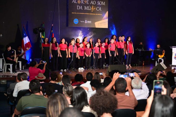 Recital anual do Conservatório Municipal de Música reúne alunos, pais e professores no Cemae