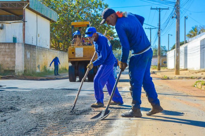 Prefeitura inicia recomposição asfáltica em ruas do loteamento Terras do Remanso