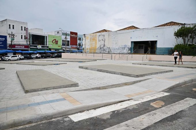 Prefeitura conclui etapa de requalificação da área comercial da Praça da Bandeira e inicia realocação de camelôs