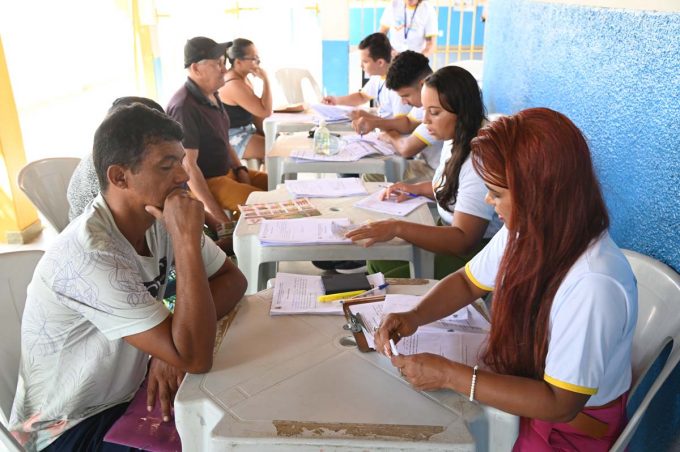 Governo Municipal inicia coleta de documentos no Conjunto da Vitória para regularização fundiária