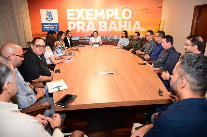 Prefeitura debate com entidades representativas possíveis ajustes no estacionamento rotativo