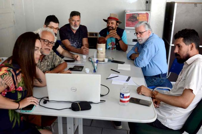 Secretaria de Cultura recebe produtor musical Pena Schmidt e trata da revitalização do Teatro Carlos Jehovah