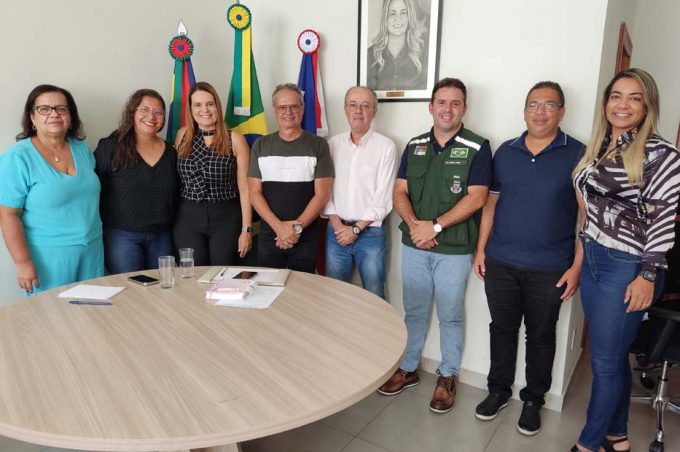 Governo Municipal recebe representantes das associações Caravana da Alegria e dos Produtores de Leite