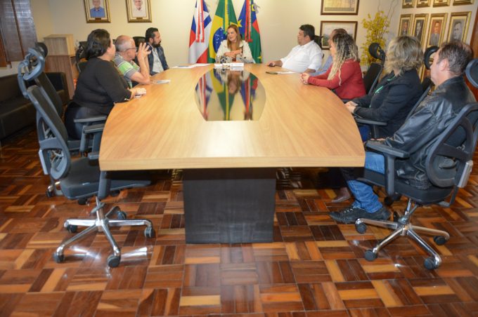 Mercado de Artesanato é tema de reunião entre comerciantes e Governo Municipal