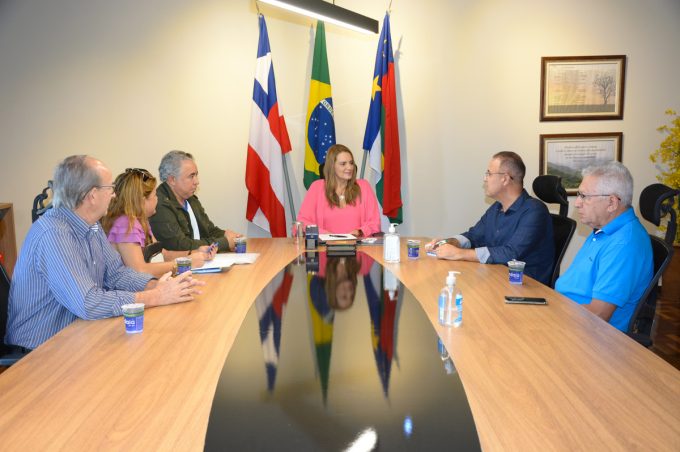 Em reunião com a prefeita Sheila Lemos, representantes do MFC buscam apoio para projetos na área de saúde