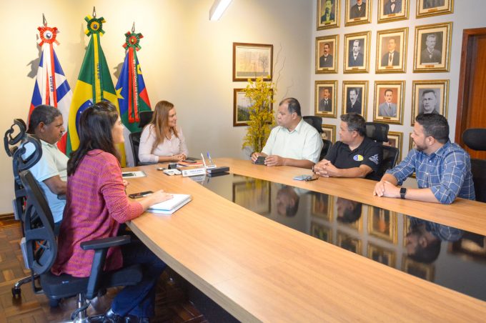 Pastores da Igreja Adventista do 7º dia visitam prefeita para agradecer parceria em ações sociais