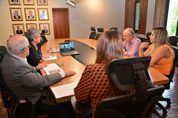 Prefeitura e Sesi tratam de parceria que poderá ampliar escolas integrais e auxiliar alunos das séries finais
