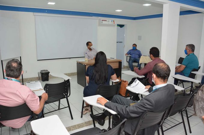Prefeitura promove encontro com representantes das agências bancárias para discutir meios de evitar aglomerações em filas