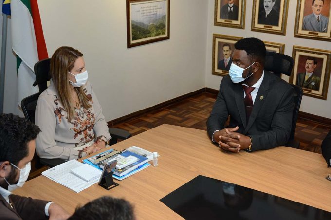 Prefeita recebe visita do secretário Nacional de Promoção da Igualdade Racial