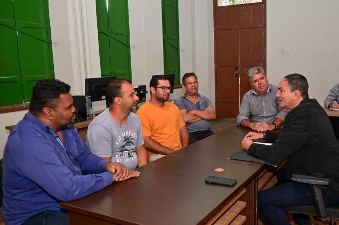 Governo Municipal recebe comerciantes do Vila América e vereador Ricardo Gordo para tratar da obra da Francisco Sabino