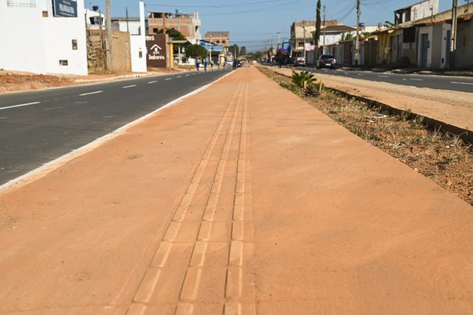 Com 90% das obras concluídas, Avenida Francisco Sabino avança para a fase de piso tátil e paisagismo