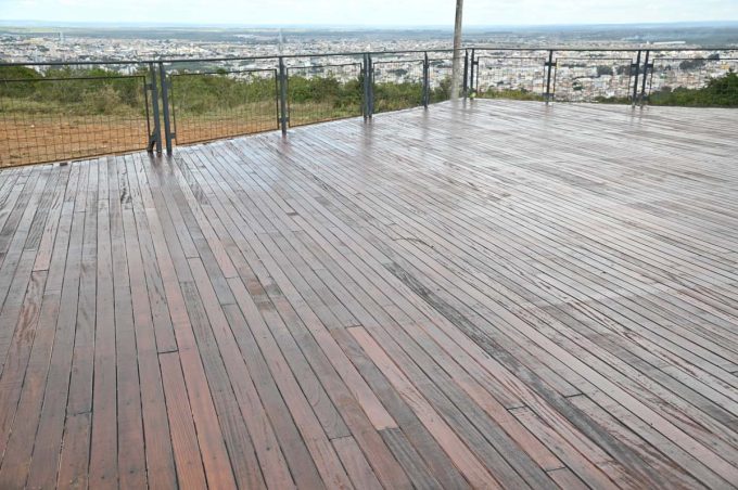 Acelera Conquista: Prefeitura atua com diversas frentes de trabalho em obra de revitalização do Cristo