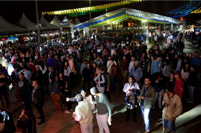 Primeira noite do Arraiá da Conquista agrada forrozeiros