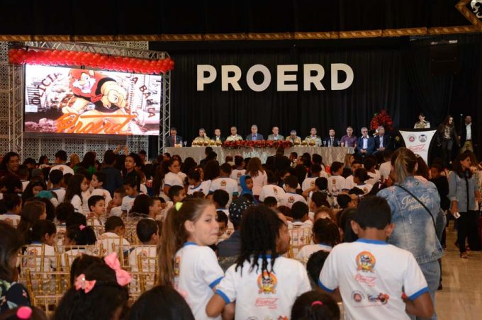 Proerd certifica quase 3.000 alunos de escolas municipais