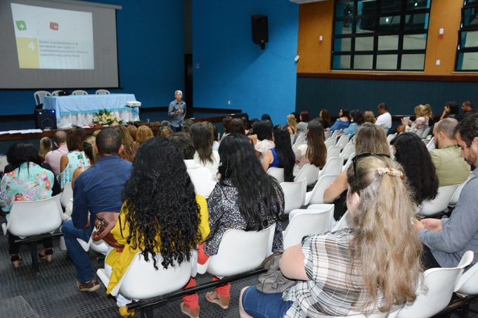 Prefeitura promove seminário sobre autoconhecimento e relacionamento interpessoal para gestores escolares