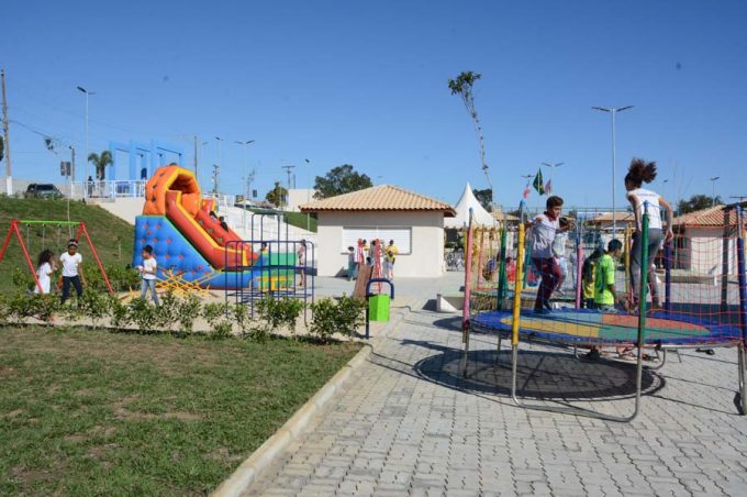 População comemora entrega da Praça Norberto Aurich