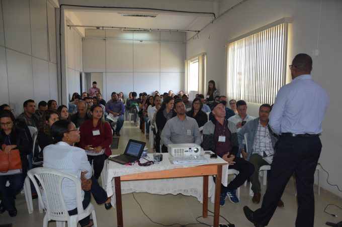 Vitória da Conquista sedia oficina sobre uso da agricultura familiar na alimentação escolar