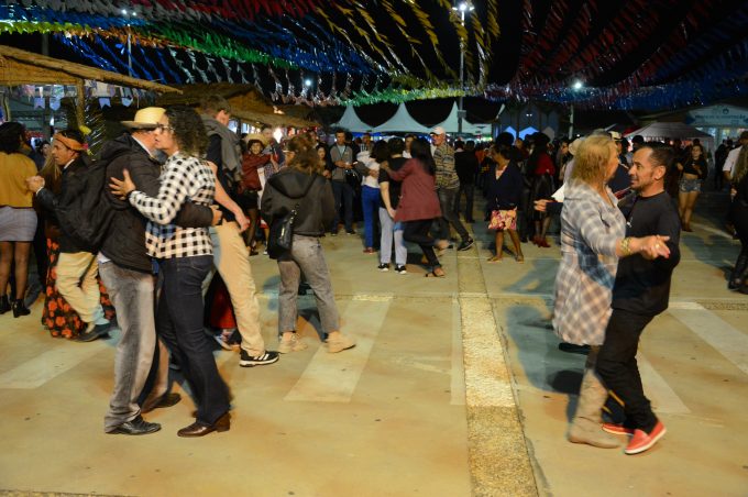 Arraiá da Conquista no Glauber Rocha começa com tradicional forró na Vila Junina